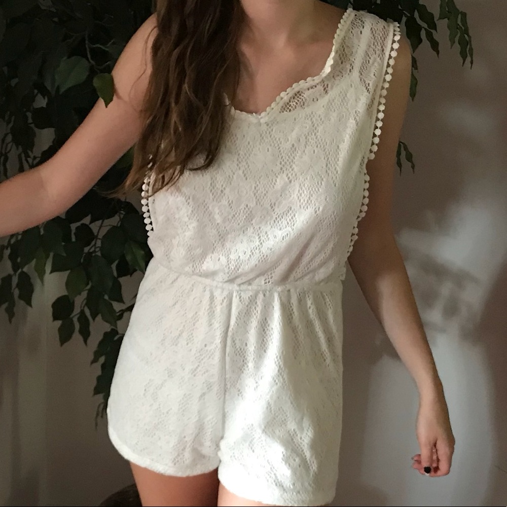 3/$12 🕊 white floral lace romper 🕊